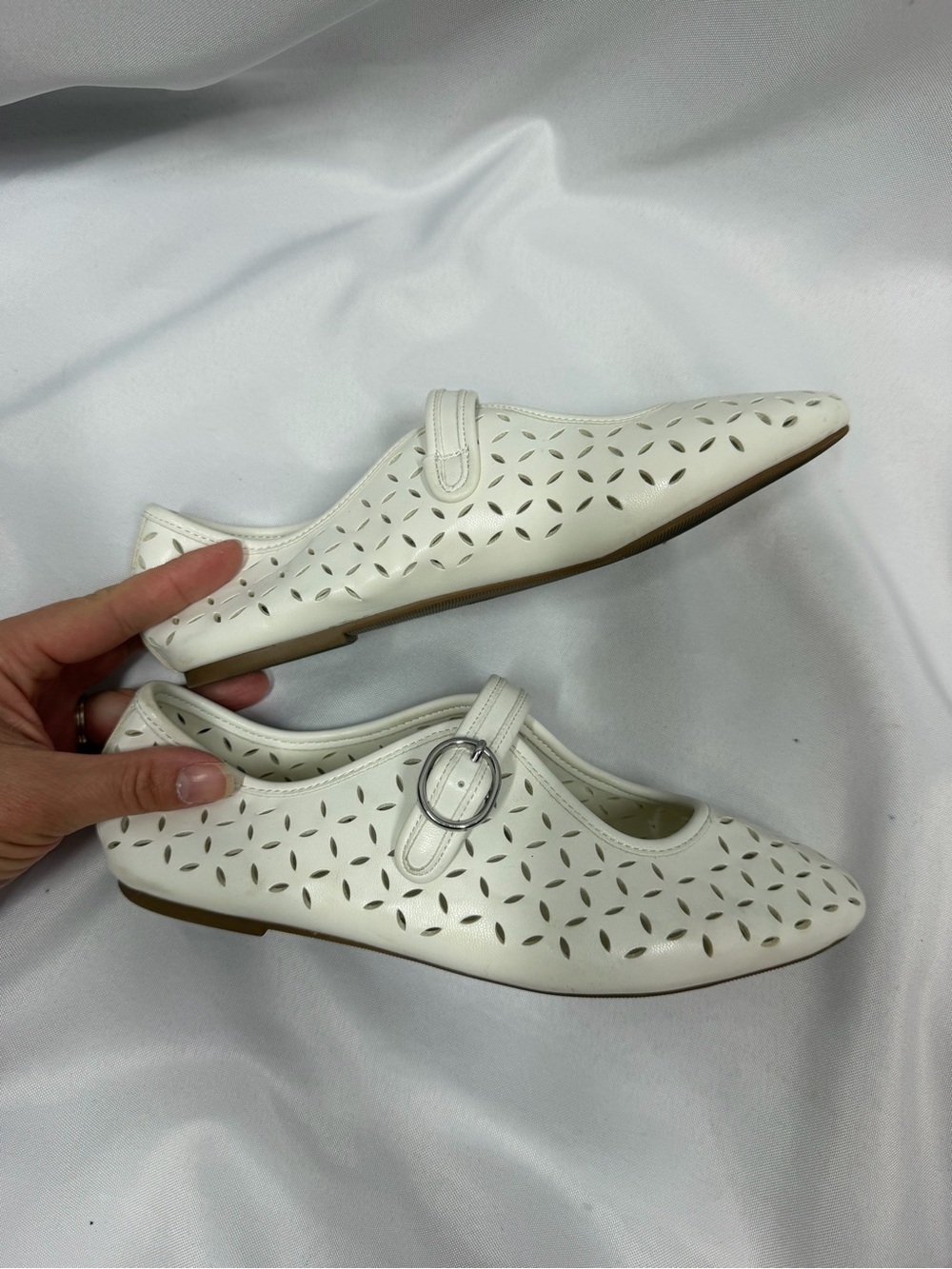 GAP | Mary Jane Flats White Shoes Perforated Lace Design Strap Big Girls Size 5 - Picture 7 of 10